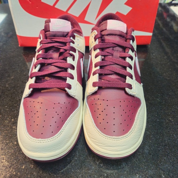 Nike Dunk Low Retro PRM 'Valentine's Day' (2023)
SKU: DR9705-100 sz 9.5 - Picture 8 of 12